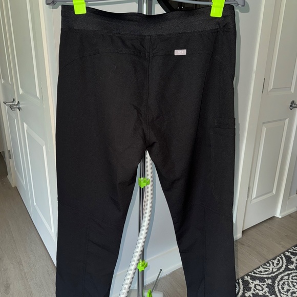 Figs Black Women's Kade Cargo pants - Picture 3 of 5